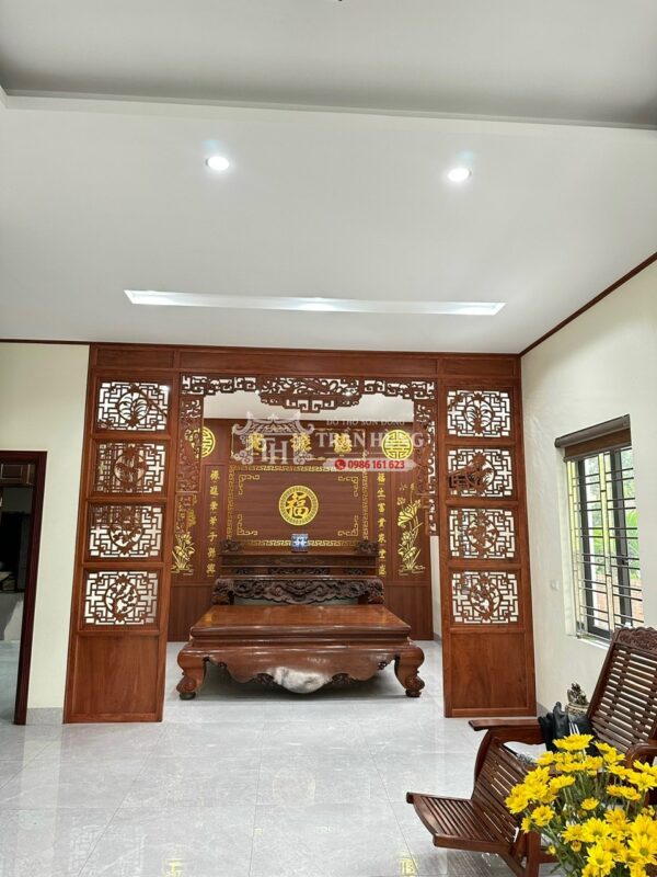 Gian thờ tại Gia Lâm Hà Nội nhìn từ phòng khách