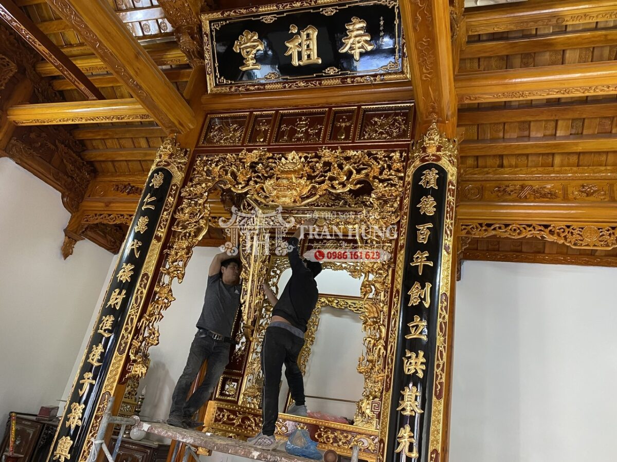Hoành phi 奉祖堂 – Phụng Tổ Đường, nền then đen và chữ thếp vàng