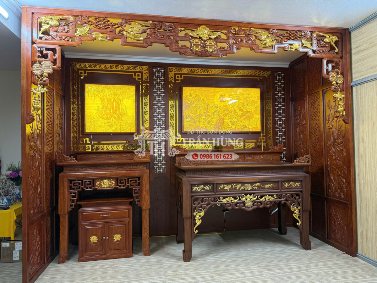 Gian Thờ Phòng Khách Long Biên – Gian Thờ Gỗ Thờ Phật Và Gia Tiên 2 Gian thờ gỗ được tạo riêng trong phòng khách tầng 1, kết hợp khu vực thờ Phật và thờ gia tiên.