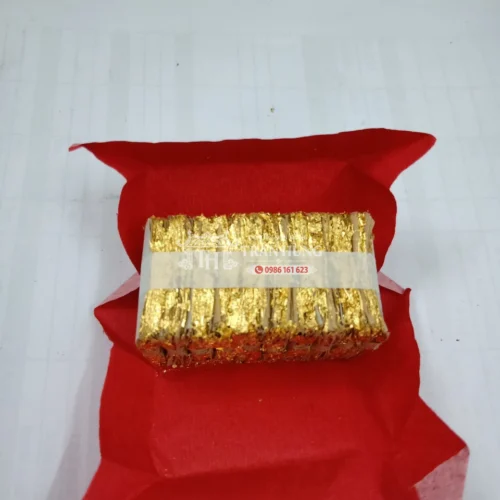 Vàng quỳ lá nhỏ giấy đỏ kiêu kỵ