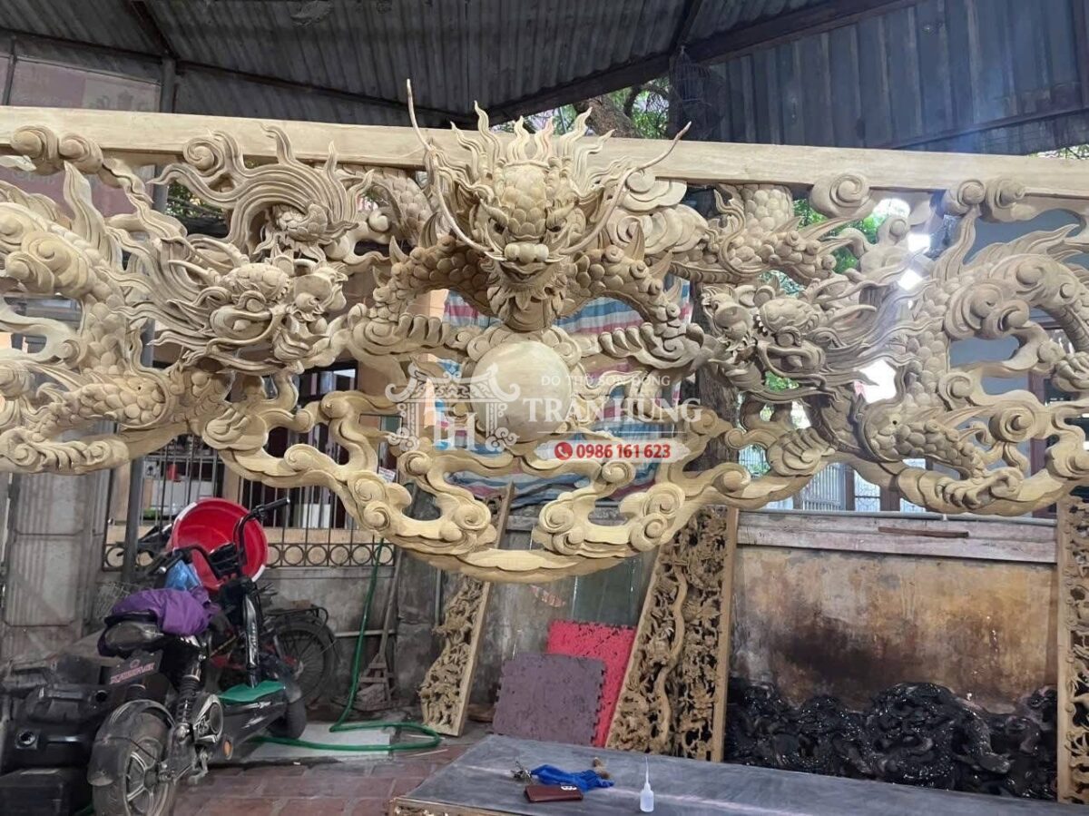 Chi tiết rồng chạm kênh bong trên cửa võng Cửu Long Tranh Châu