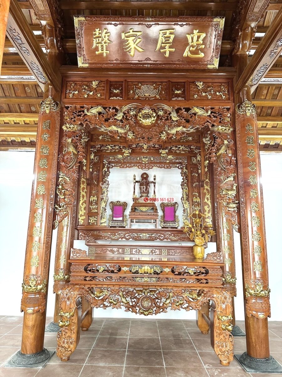 Gian thờ nhà gỗ 3 gian tại Hưng Yên được bố trí nhiều lớp theo kiến trúc truyền thống.