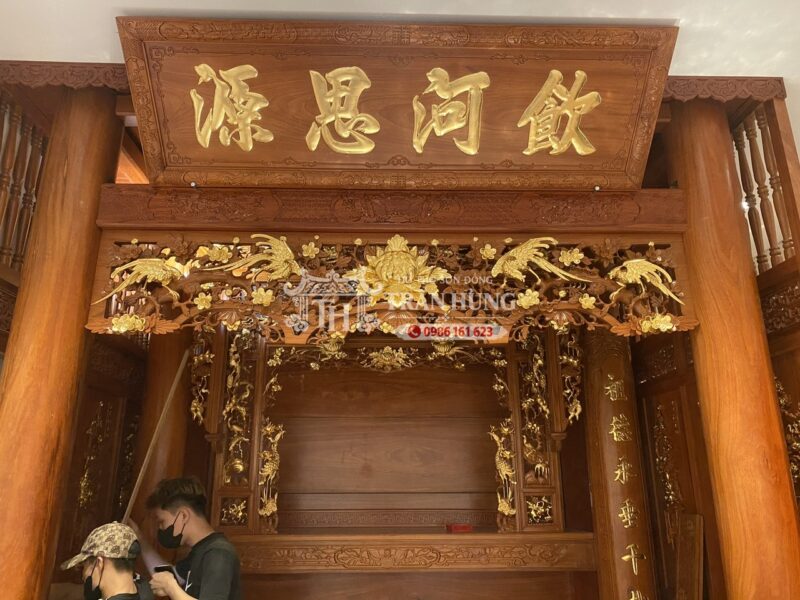 Thếp vàng điểm bộ đồ thờ tạo sự sang trọng và điểm nhấn