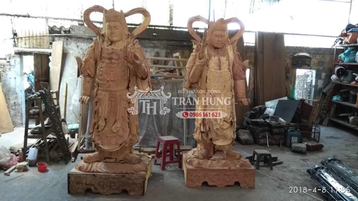 Xưởng Tạc Tượng Phật Bằng Gỗ Sơn Đồng – Nhận Làm Theo Mẫu 23 Tượng Hộ Pháp bằng gỗ được chế tác theo mẫu và kích thước công trình.
